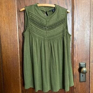 Cable & Gauge Sleeveless Green Top - Women's Size Large